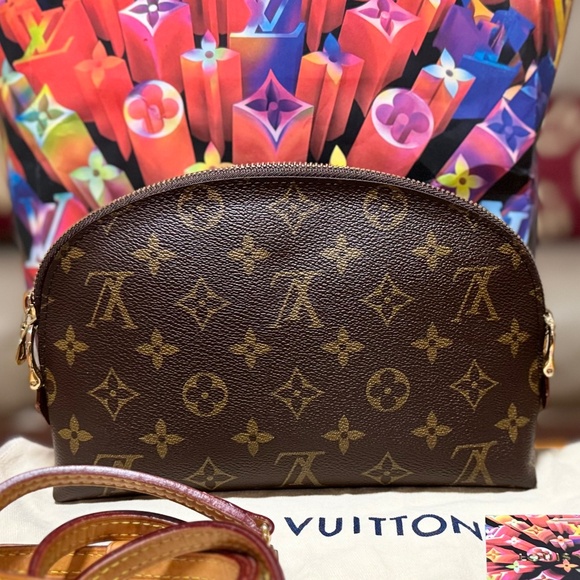 Louis Vuitton GM Cosmetic Monogram Pouch Crossbody - Picture 9 of 13